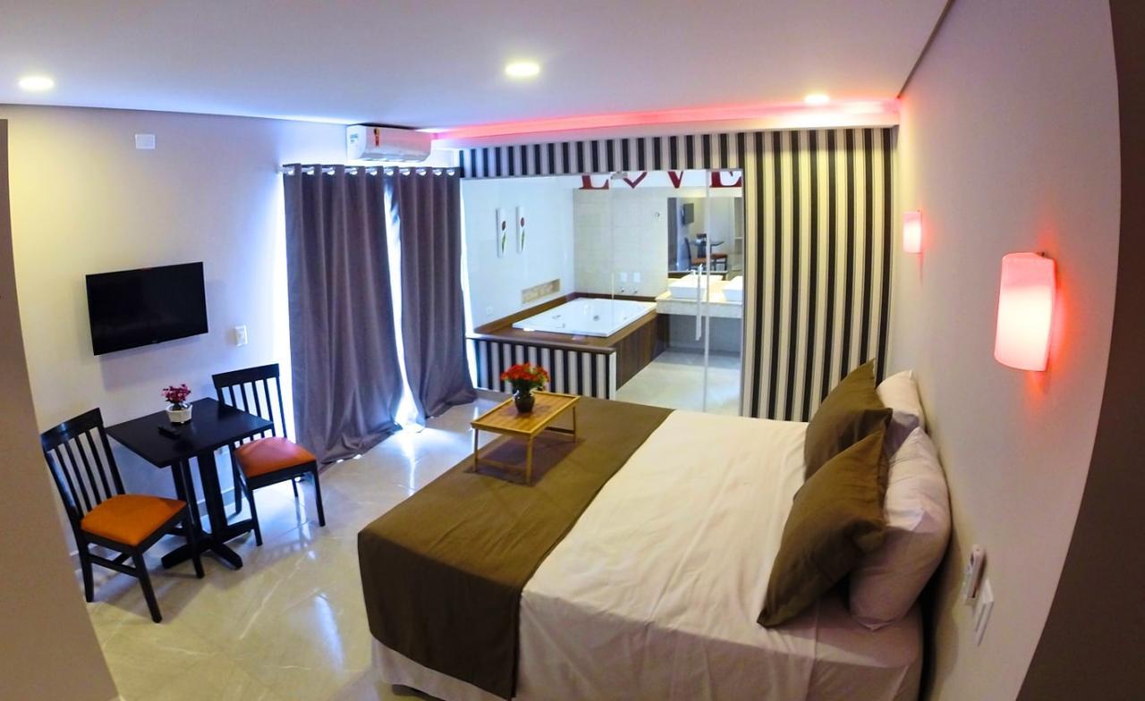 Don Marcos Hotel Com Restaurante E Pizzaria 과루자 외부 사진